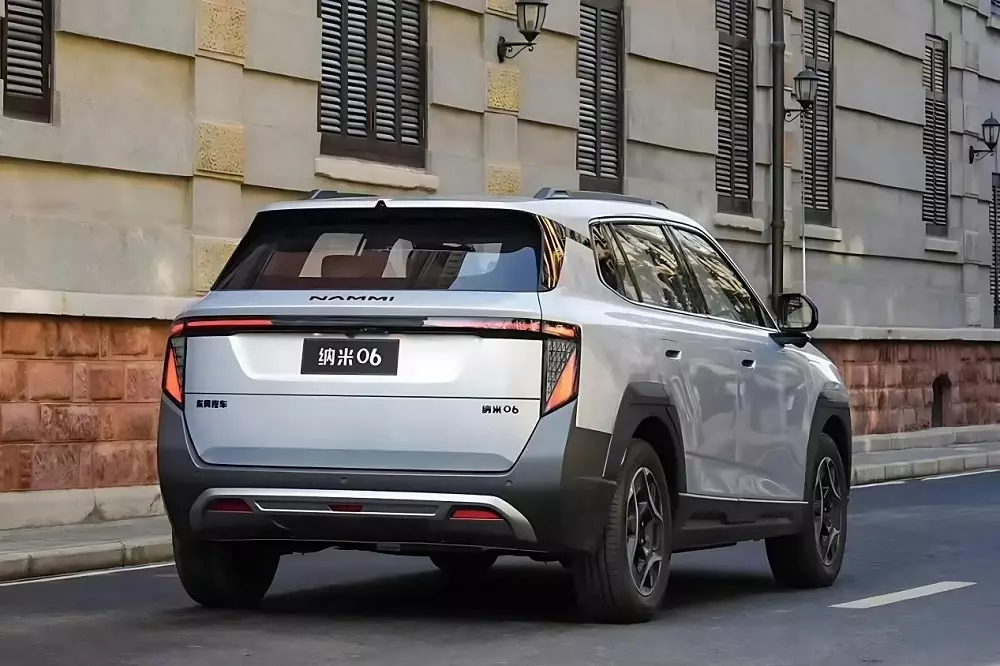 Dongfeng Vigo nhìn từ phía sau Dongfeng Vigo nhìn từ phía sau