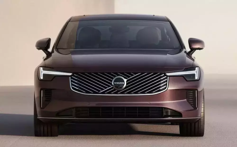 Volvo S90 nhìn từ phía trước Volvo S90 nhìn từ phía trước