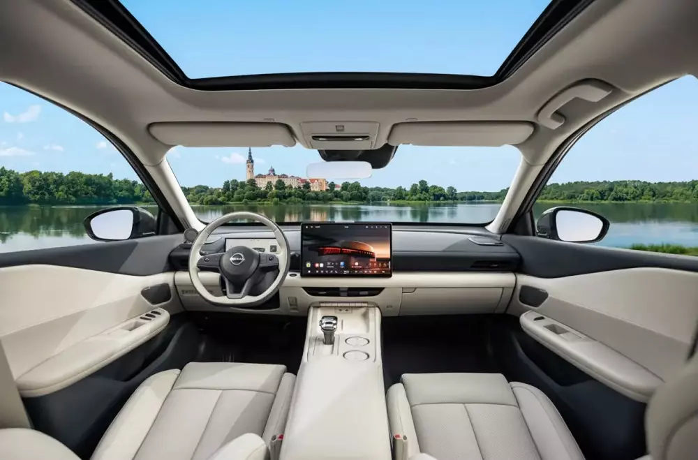 Khoang lái của Nissan Teana HarmonyOS Cockpit với màn hình cỡ lớn Khoang lái của Nissan Teana HarmonyOS Cockpit với màn hình cỡ lớn