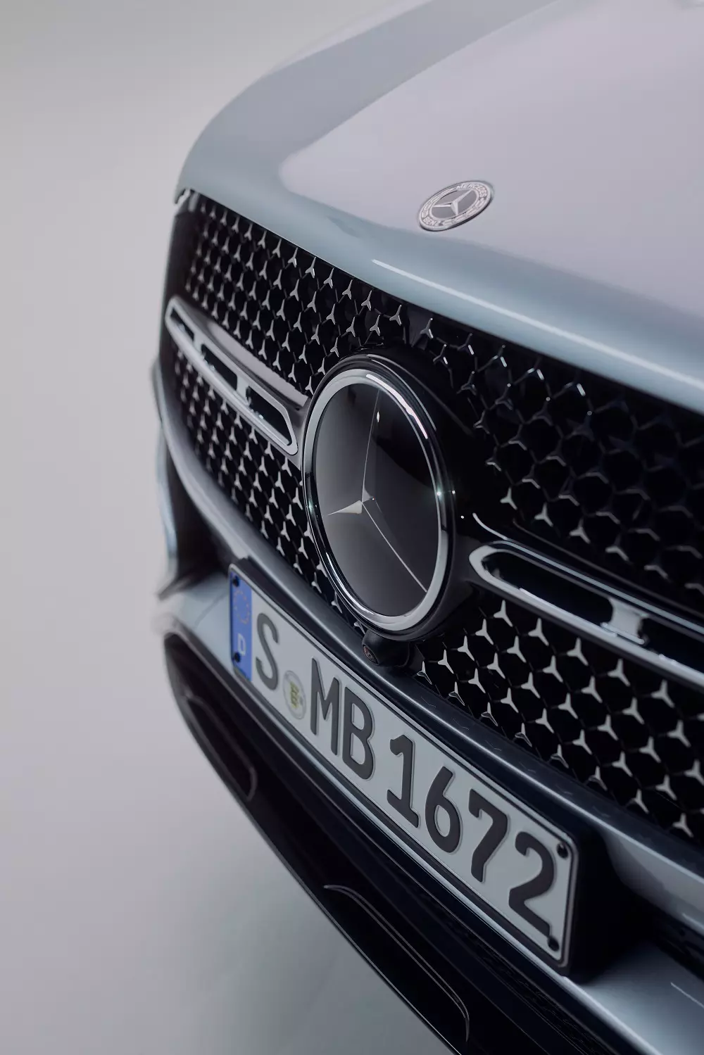 Cận cảnh lưới tản nhiệt của Mercedes-Benz GLE 400e 4Matic 2026