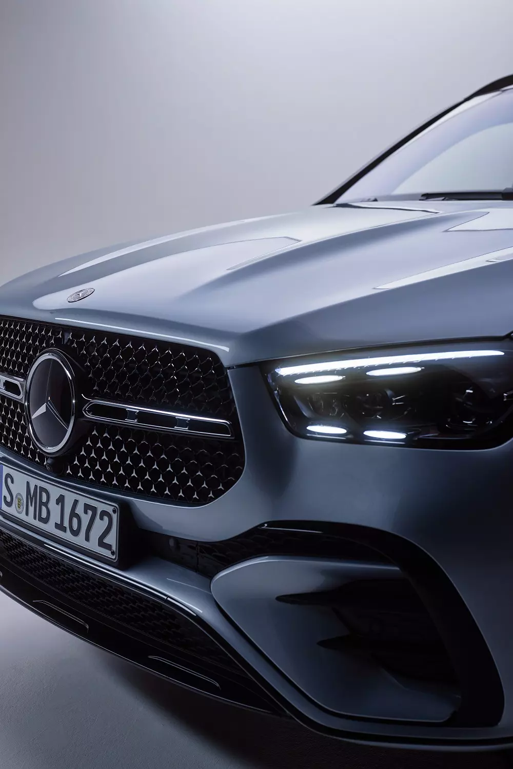 Mercedes-Benz GLE 400e 4Matic 2026 được trang bị cụm đèn pha Multibeam LED