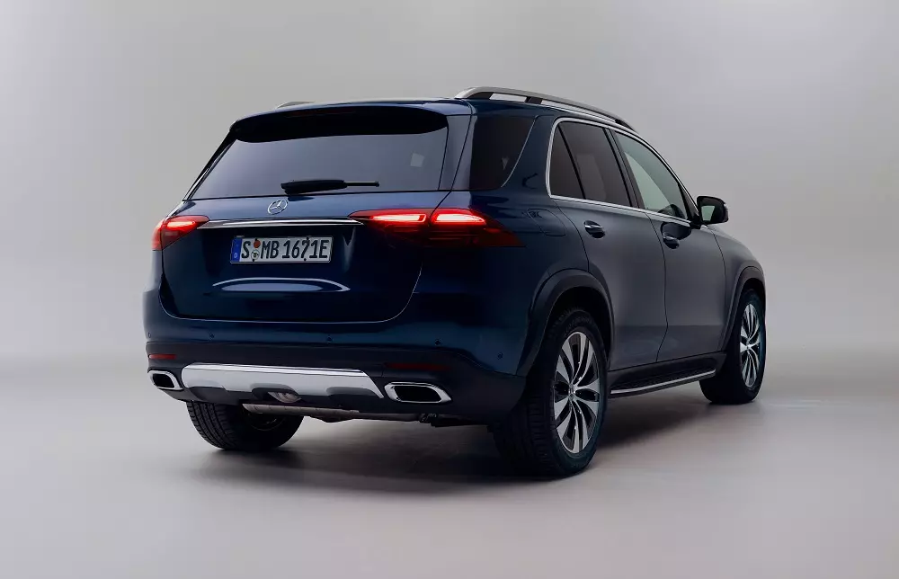 Mercedes-Benz GLE 400e 4Matic 2026 có thể chạy 114 km mà không tốn xăng