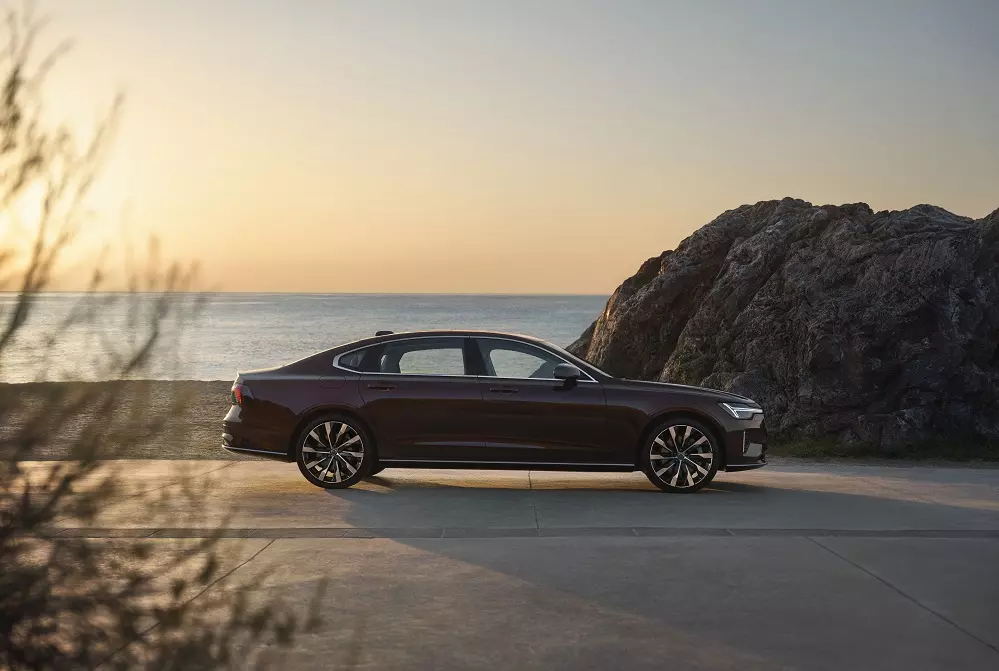 Volvo S90 2026 tại Việt Nam dùng động cơ tiết kiệm xăng