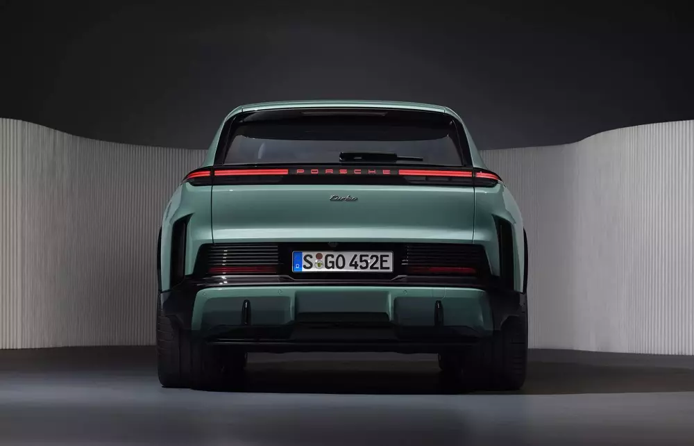 Cận cảnh cụm đèn hậu LED của Porsche Cayenne Electric Cận cảnh cụm đèn hậu LED của Porsche Cayenne Electric