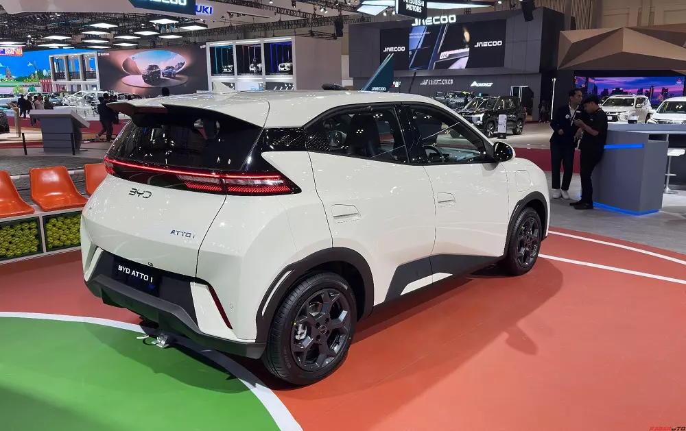 BYD Atto 1 nhìn từ phía sau