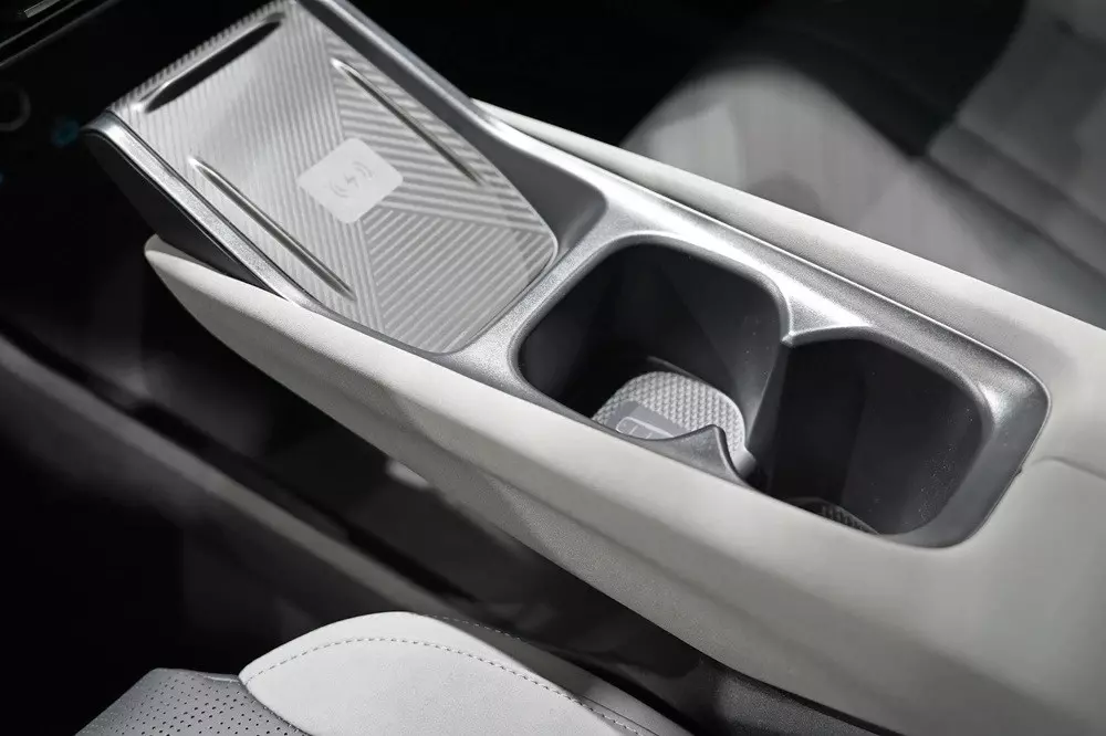 BYD Atto 1 có sạc không dây 15 W