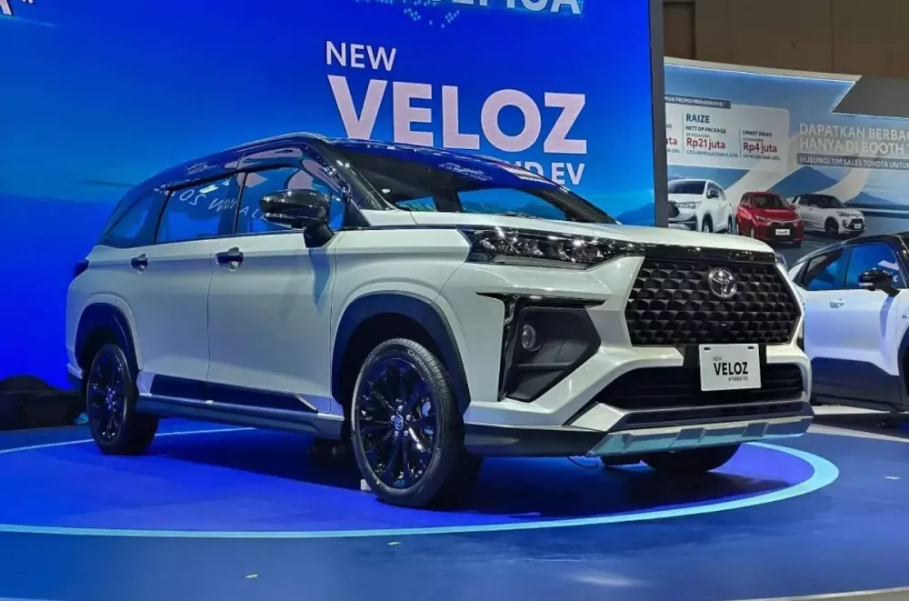 Toyota Veloz Hybrid sở hữu thiết kế không khác biệt nhiều so với phiên bản máy xăng thông thường