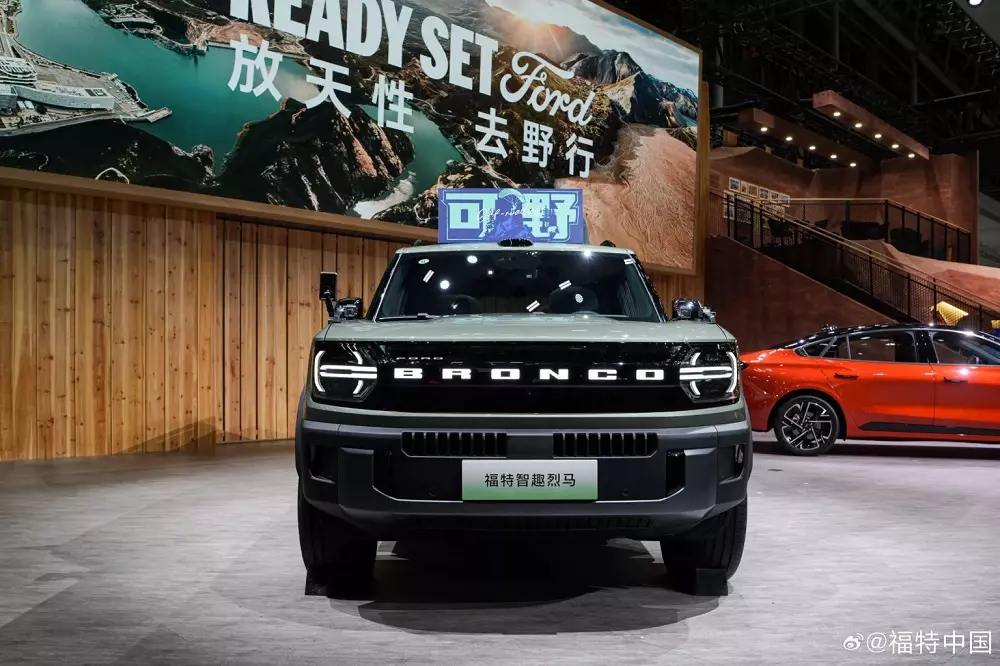 Ford Bronco Basecamp có kích thước như SUV cỡ lớn, giá ngang SUV cỡ C