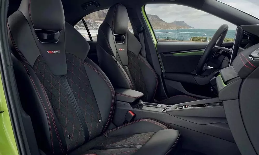 Nội thất mang phong cách thể thao của Skoda Octavia RS