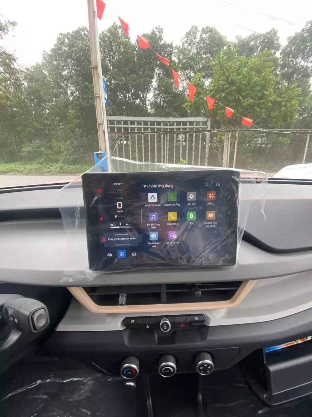 VinFast VF 3 mới đã hỗ trợ kết nối Apple Carplay và Android Auto. 