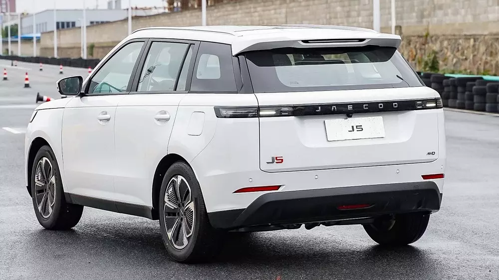 Jaecoo J5 nhìn từ phía sau