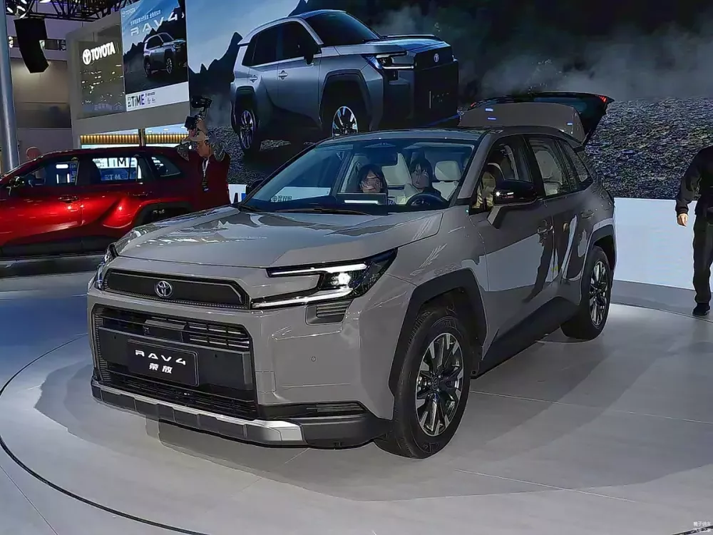Toyota RAV4 2026 ra mắt tại thị trường hàng xóm của Việt Nam Toyota RAV4 2026 ra mắt tại thị trường hàng xóm của Việt Nam