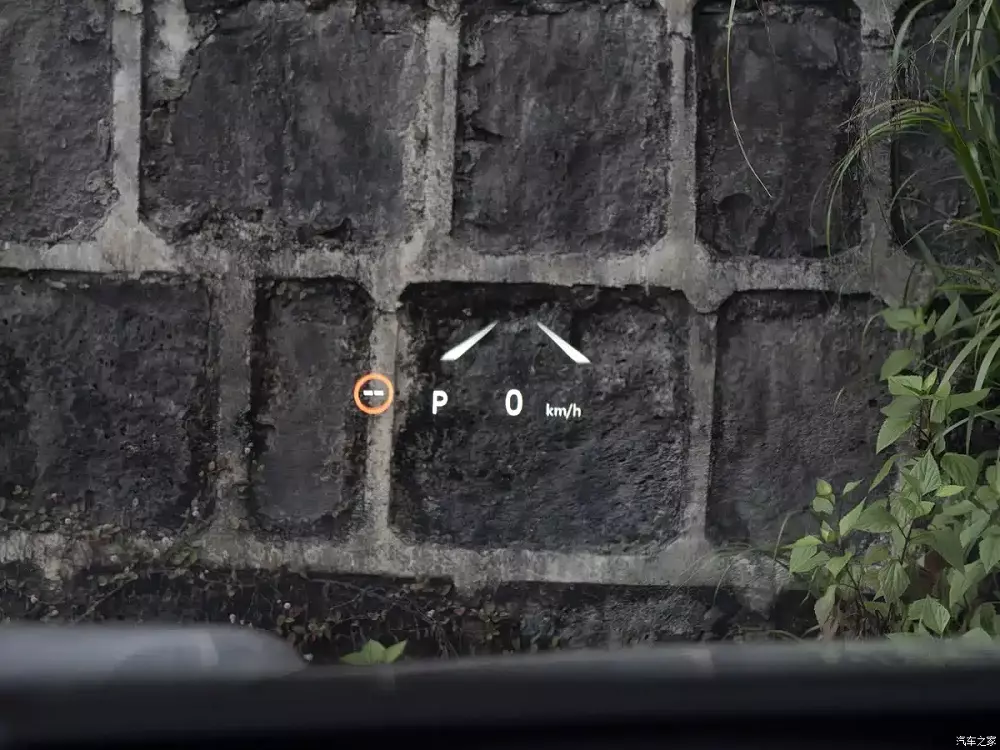 Màn hình HUD của Toyota Wildlander 2026 Màn hình HUD của Toyota Wildlander 2026