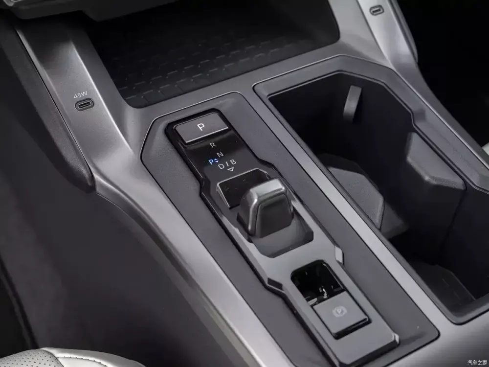 Cụm điều khiển trung tâm của Toyota Wildlander 2026 Cụm điều khiển trung tâm của Toyota Wildlander 2026