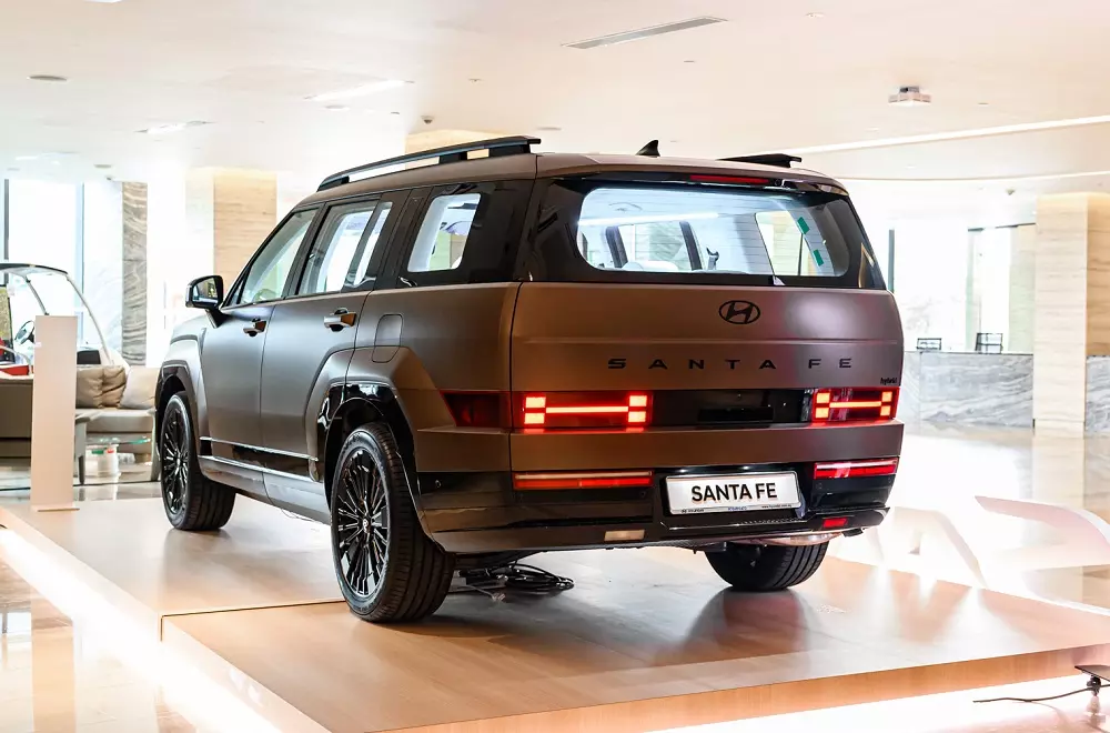 Hyundai Santa Fe Hybrid sở hữu thiết kế không khác biệt so với các bản máy xăng thông thường