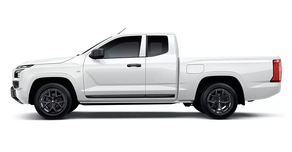 Mitsubishi Triton Street 2026 dùng máy dầu yếu hơn