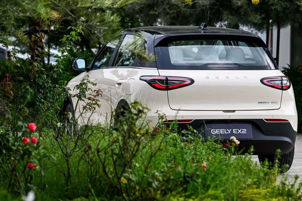 Geely EX2 chạy được tối đa 325 km sau 1 lần sạc đầy pin