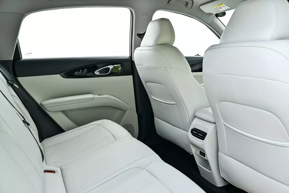 Hàng ghế sau của Geely EX2