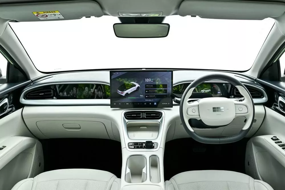 Khoang lái của Geely EX2 tại Thái Lan