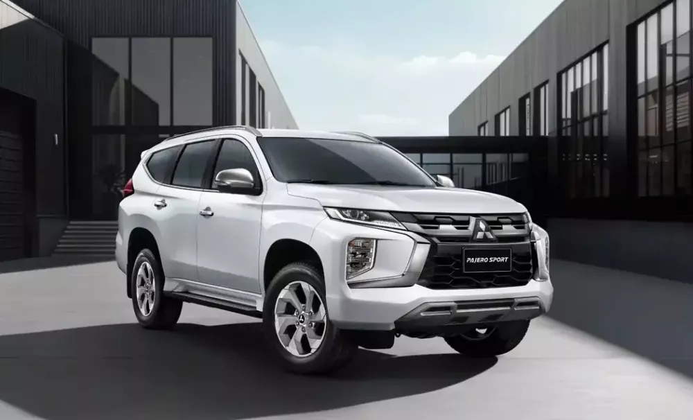 Mitsubishi Pajero Sport GT dùng mâm 18 inch kém nổi bật so với các bản còn lại