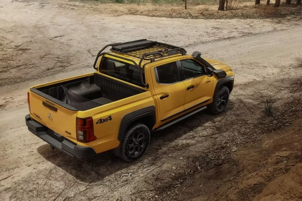 Mitsubishi Triton Savana 2026 được trang bị thêm ống thở ở cột A