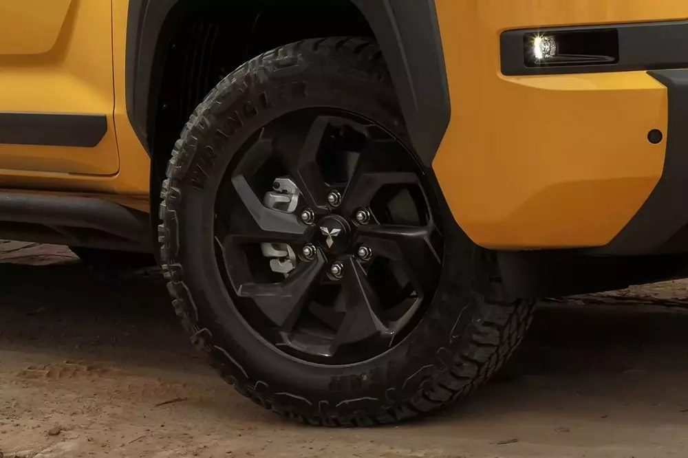 Vành 18 inch của Mitsubishi Triton Savana 2026 