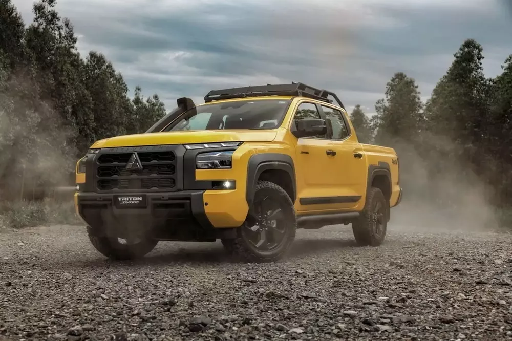 Mitsubishi Triton Savana 2026 dùng động cơ như bản thường