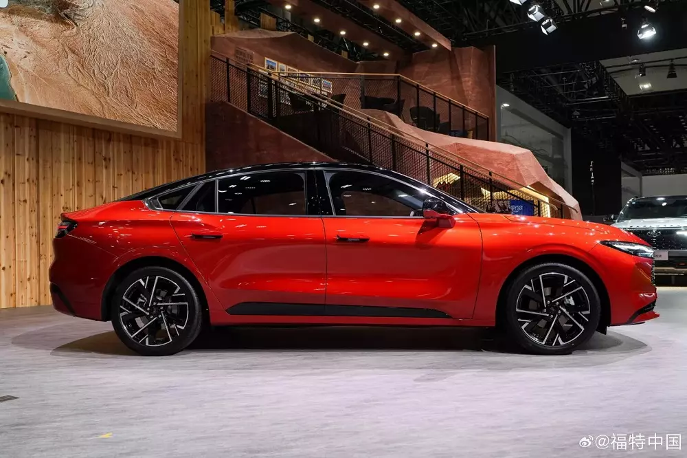 Ford Mondeo 2026 có thêm vành la-zăng mới