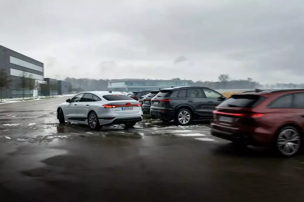 Xe Audi đời mới có tính năng tự tiến vào hoặc rời khỏi chỗ đỗ theo lộ trình đã ghi nhớ Xe Audi đời mới có tính năng tự tiến vào hoặc rời khỏi chỗ đỗ theo lộ trình đã ghi nhớ