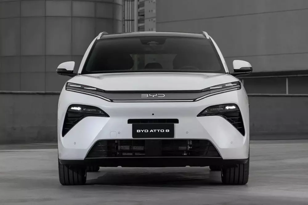 BYD Sealion 8 2026 nhìn từ phía trước