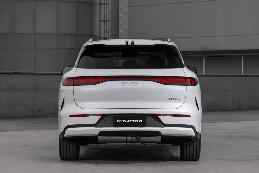 Thiết kế phía sau của BYD Sealion 8 2026