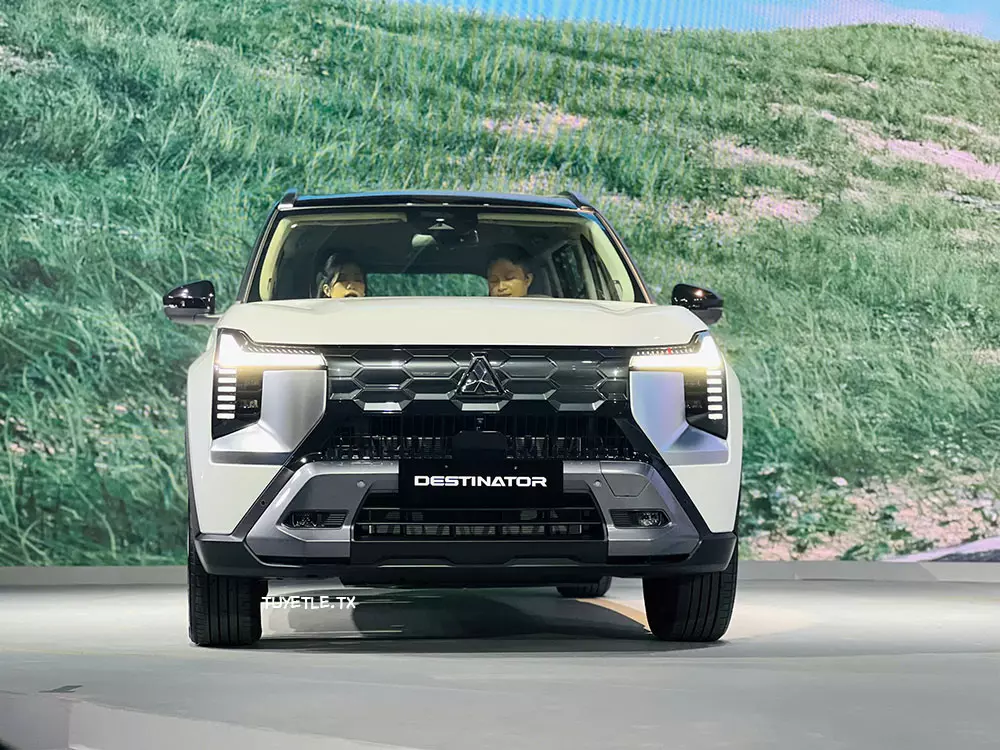 Mitsubishi Destinator nhìn từ phía trước