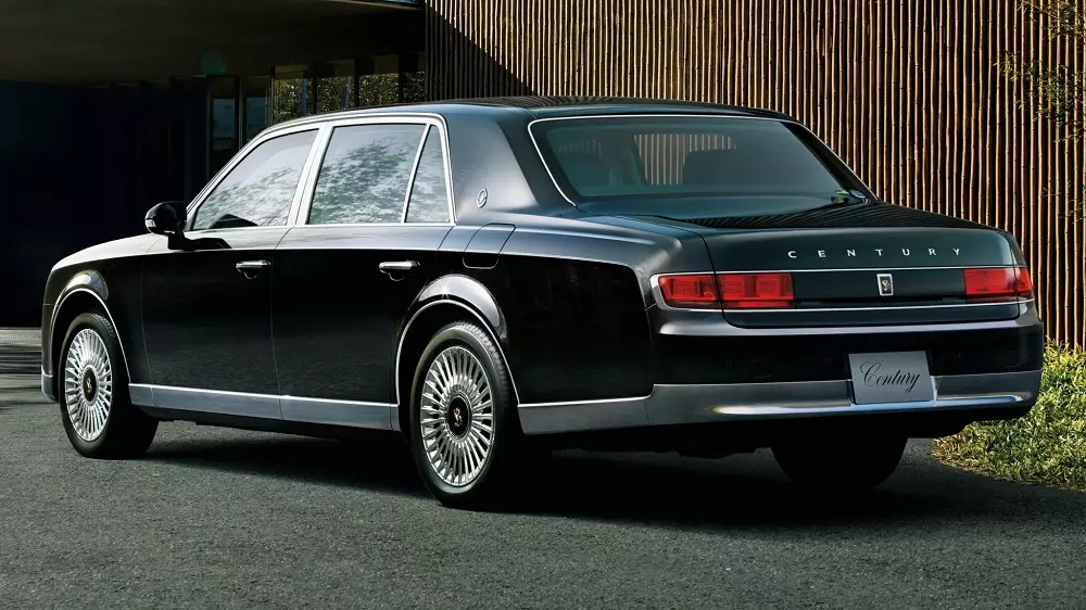 Toyota Century 2026 giữ nguyên thiết kế trường tồn với thời gian