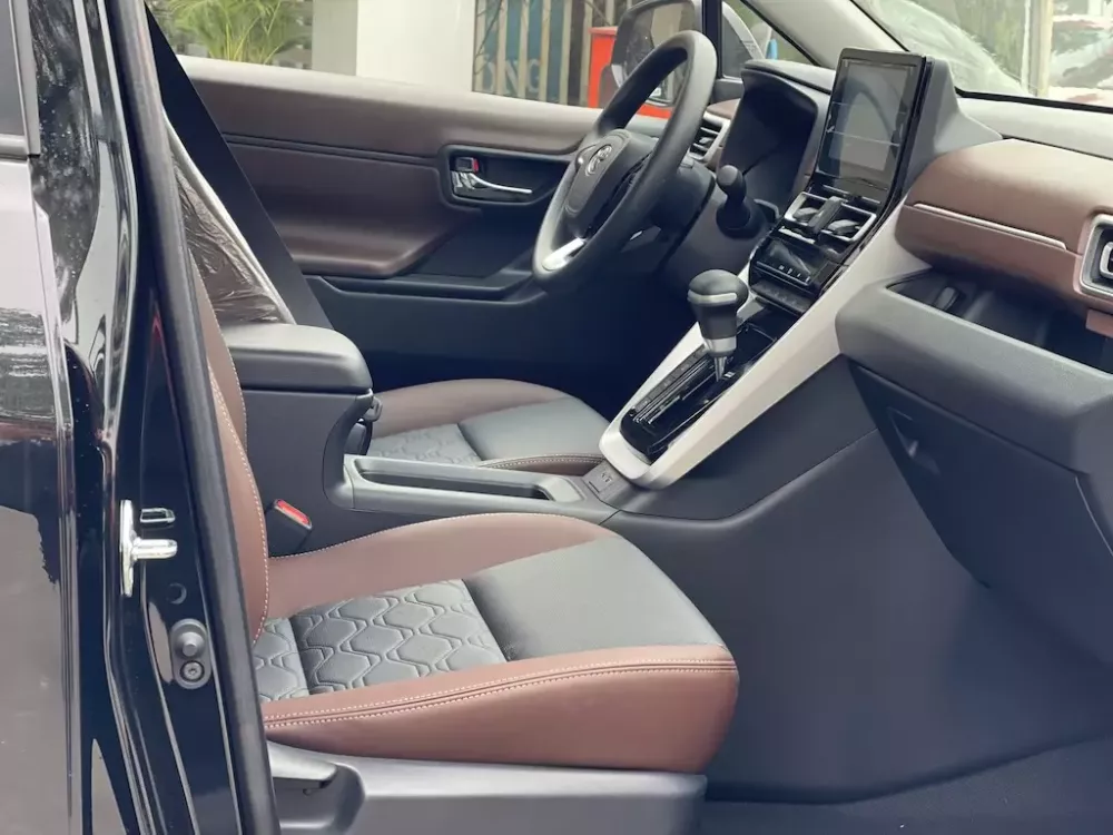 Toyota Innova Cross 2.0G không có ghế chỉnh điện Toyota Innova Cross 2.0G không có ghế chỉnh điện