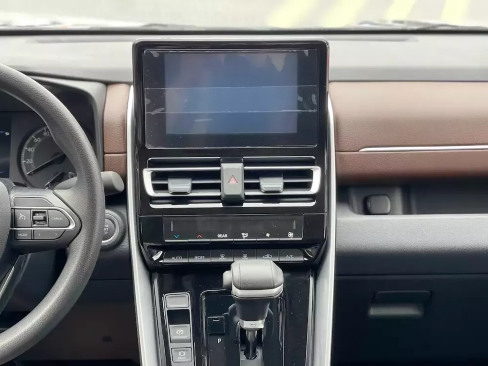 Màn hình thông tin giải trí của Toyota Innova Cross 2.0G Màn hình thông tin giải trí của Toyota Innova Cross 2.0G