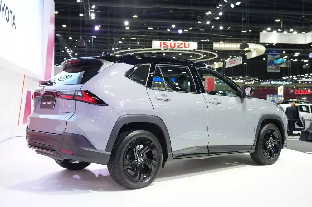 Toyota Yaris Cross Nightshade sở hữu nhiều chi tiết ngoại thất màu tối