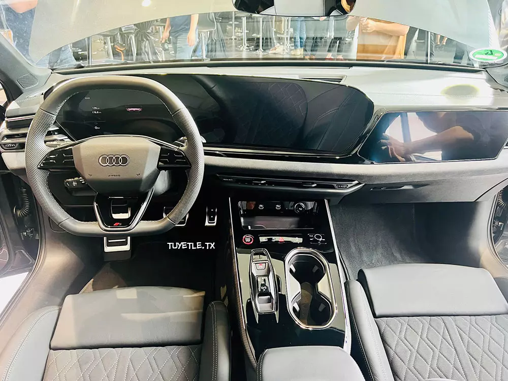 Khoang lái của Audi A6 