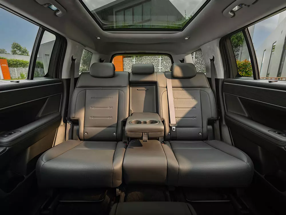 Hàng ghế sau của Hyundai Santa Fe Hybrid 2026