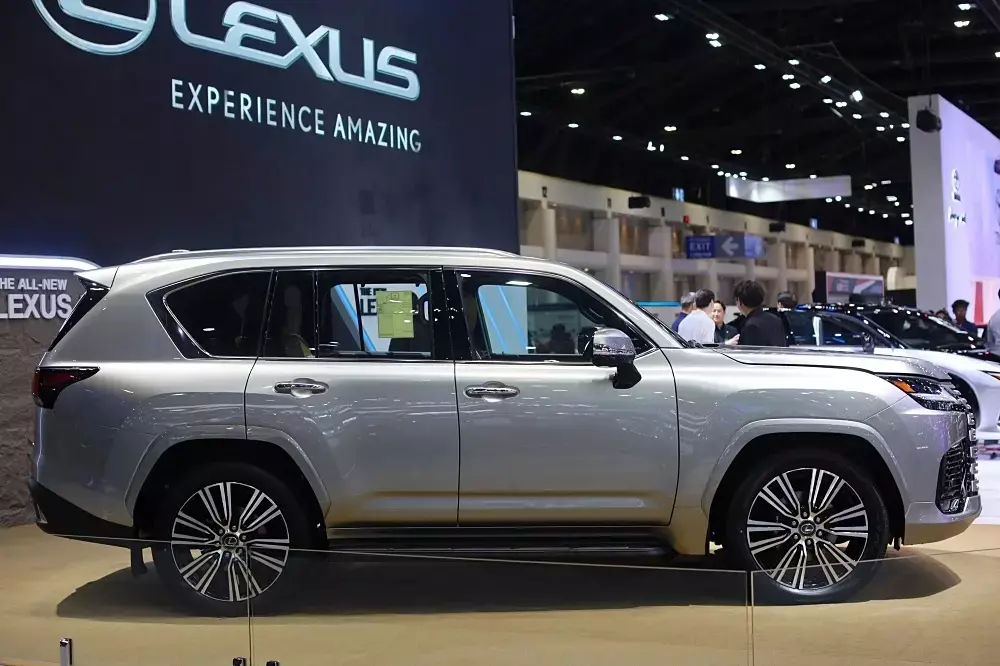 Lexus LX 500d dùng vành 22 inch