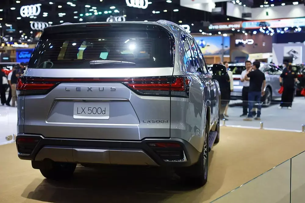 Lexus LX 500d có công nghệ hỗ trợ chạy off-road