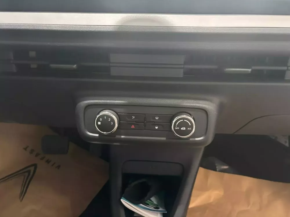 VinFast Minio Green chỉ được trang bị điều hòa chỉnh cơ