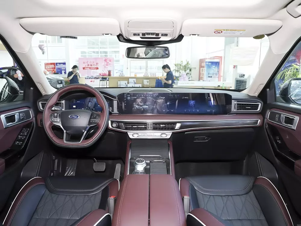 Nội thất của Ford Explorer phiên bản hiện tại ở thị trường Trung Quốc Nội thất của Ford Explorer phiên bản hiện tại ở thị trường Trung Quốc