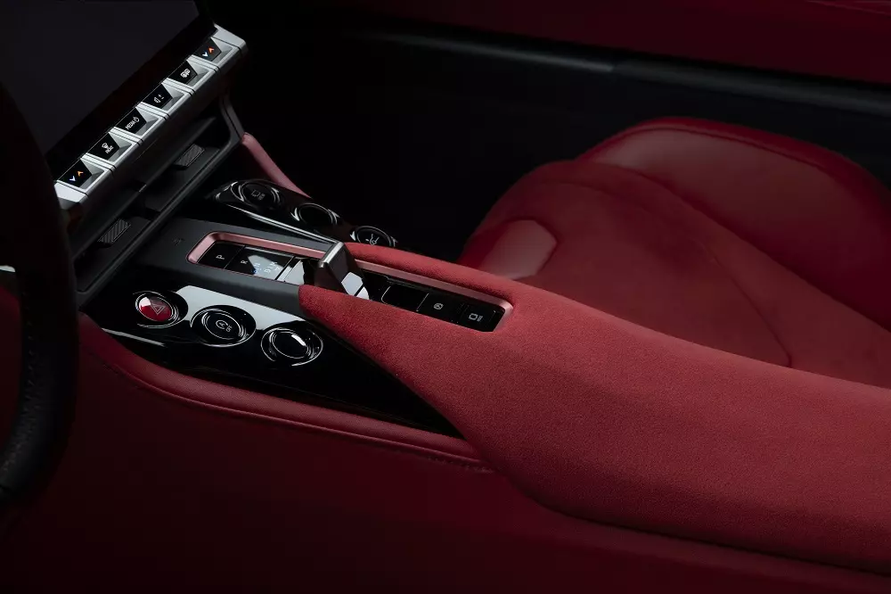 Bệ tì tay trung tâm nằm cao của Toyota GR GT Bệ tì tay trung tâm nằm cao của Toyota GR GT