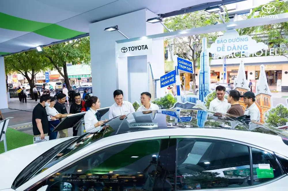 Thị trường xe sôi động dịp cuối năm.