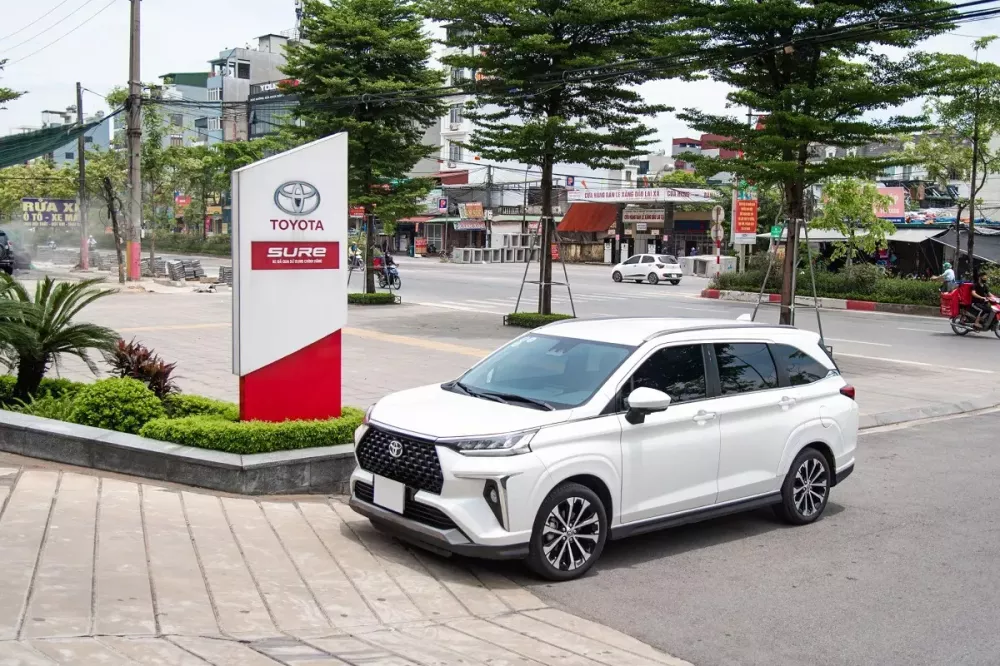 Khách hàng bán xe cũ, mua Veloz Cross mới tại đại lý có hoạt động Toyota Sure sẽ có cơ hội miễn lãi suất vay trong 6 tháng đầu.