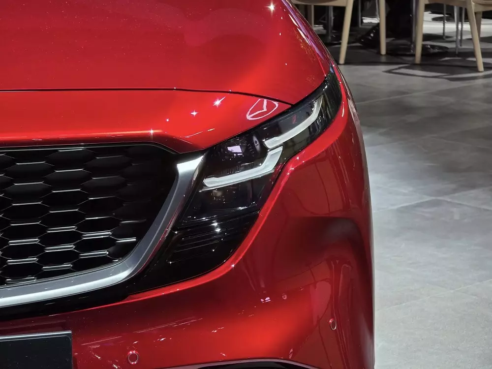 Cận cảnh đèn pha mới của Mazda CX-5 Cận cảnh đèn pha mới của Mazda CX-5