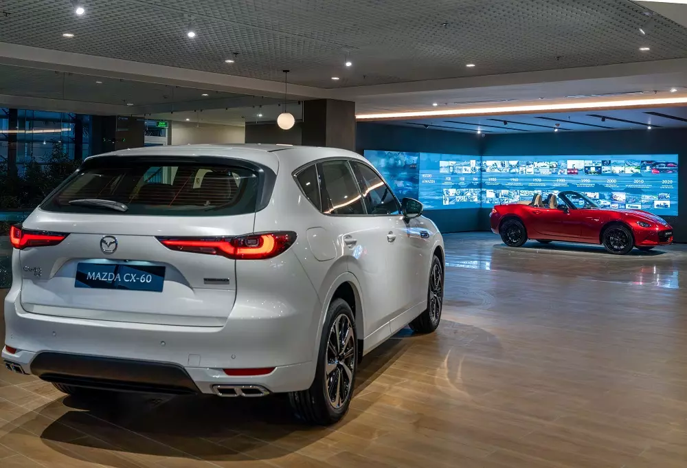 Mazda CX-60 được trưng bày tại showroom Mazda Flagship mới ở Tp. Hồ Chí Minh. Mazda CX-60 được trưng bày tại showroom Mazda Flagship mới ở Tp. Hồ Chí Minh.