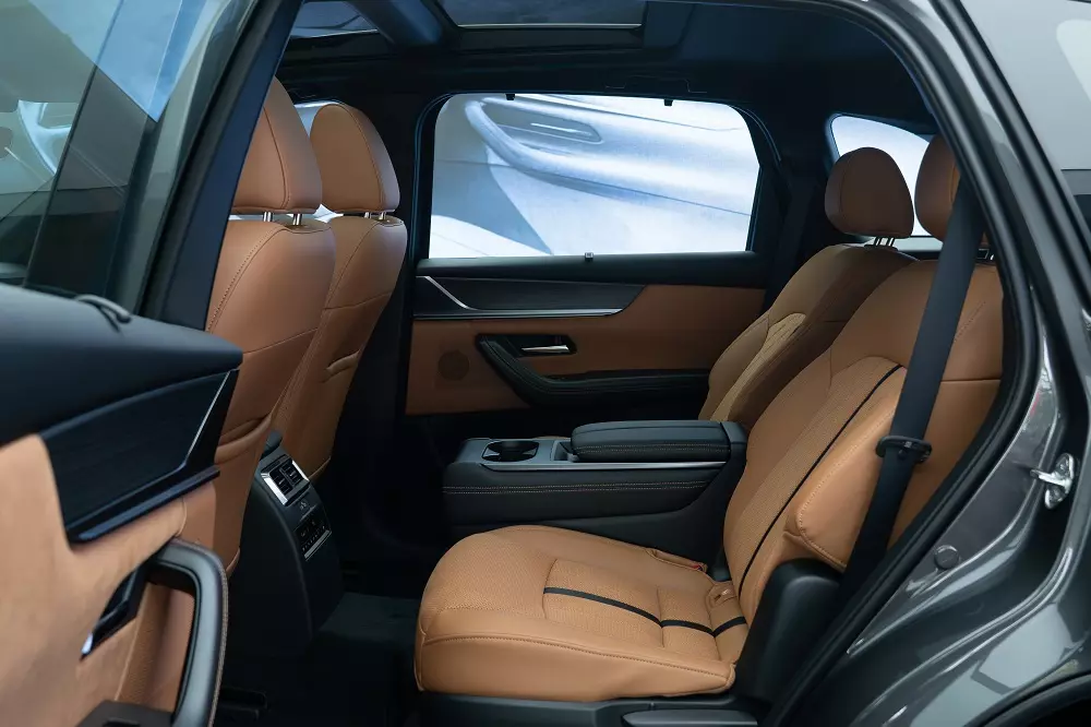 Hàng ghế thứ hai với 2 ghế thương gia của Mazda CX-90 Hàng ghế thứ hai với 2 ghế thương gia của Mazda CX-90