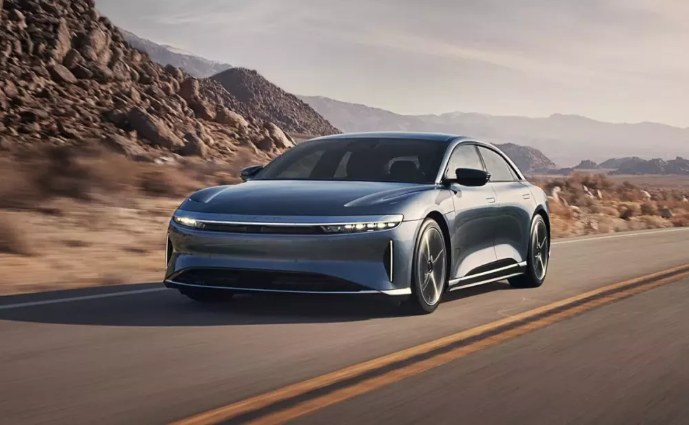 Ô tô điện chết cứng vì nước đổ trong cốp Ô tô điện chết cứng vì nước đổ trong cốp