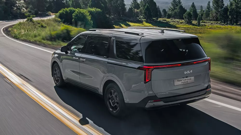 Kia Carnival Premium Hybrid sở hữu thiết kế không khác gì bản Signature Kia Carnival Premium Hybrid sở hữu thiết kế không khác gì bản Signature